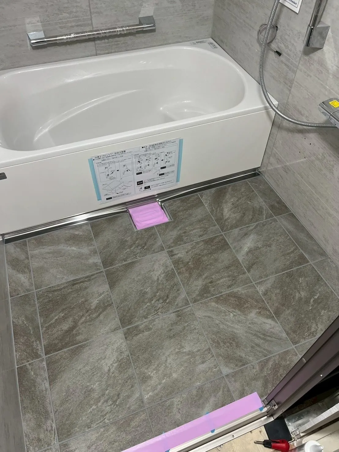 🚿✨ 夢のようなバスルームを考えていますか？タカラグランスパ...